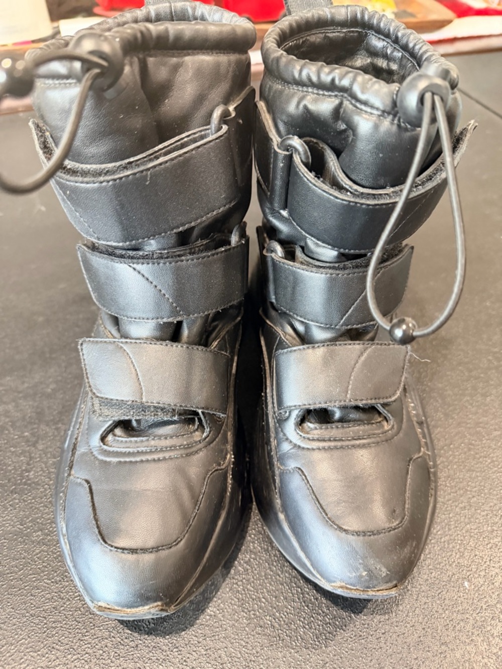 Stella McCartney Black Eclypse Sneaker Snow Boots. Pre Owned & Loved. Size 38. - Picture 5 of 17